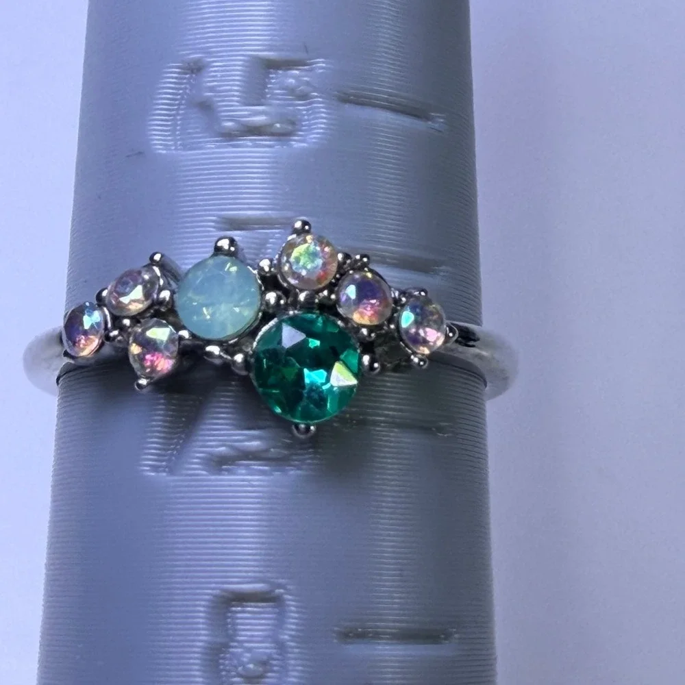 Fragrant Jewels Silver Tone Emerald Green and Aurora Borealis Ring Size 7